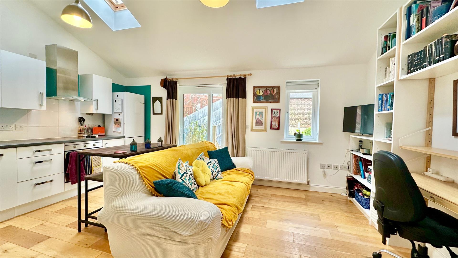 2 bed property in Hawthorn Road, Hastings